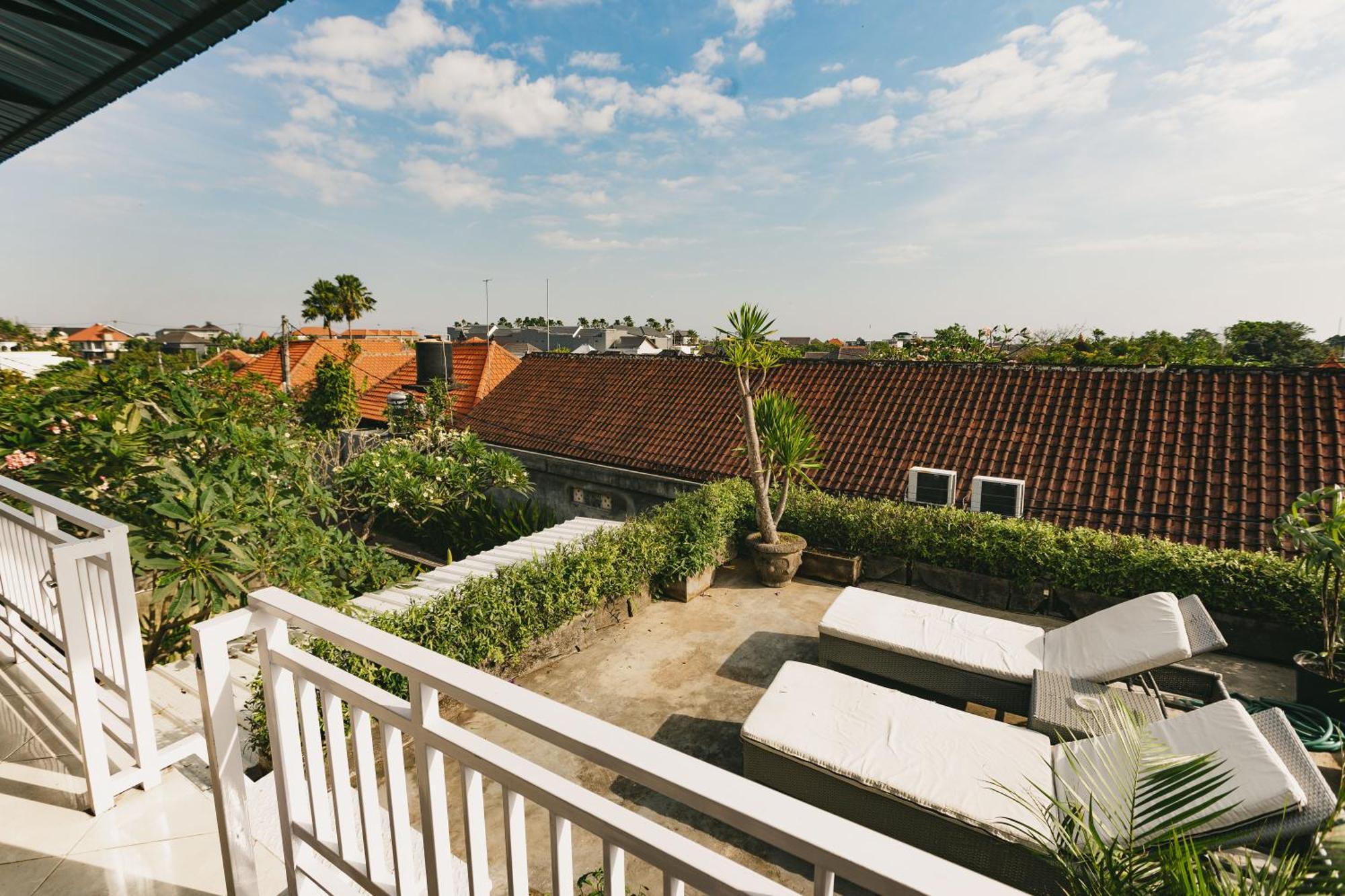 Happy Devi Guesthouse Canggu  Bagian luar foto