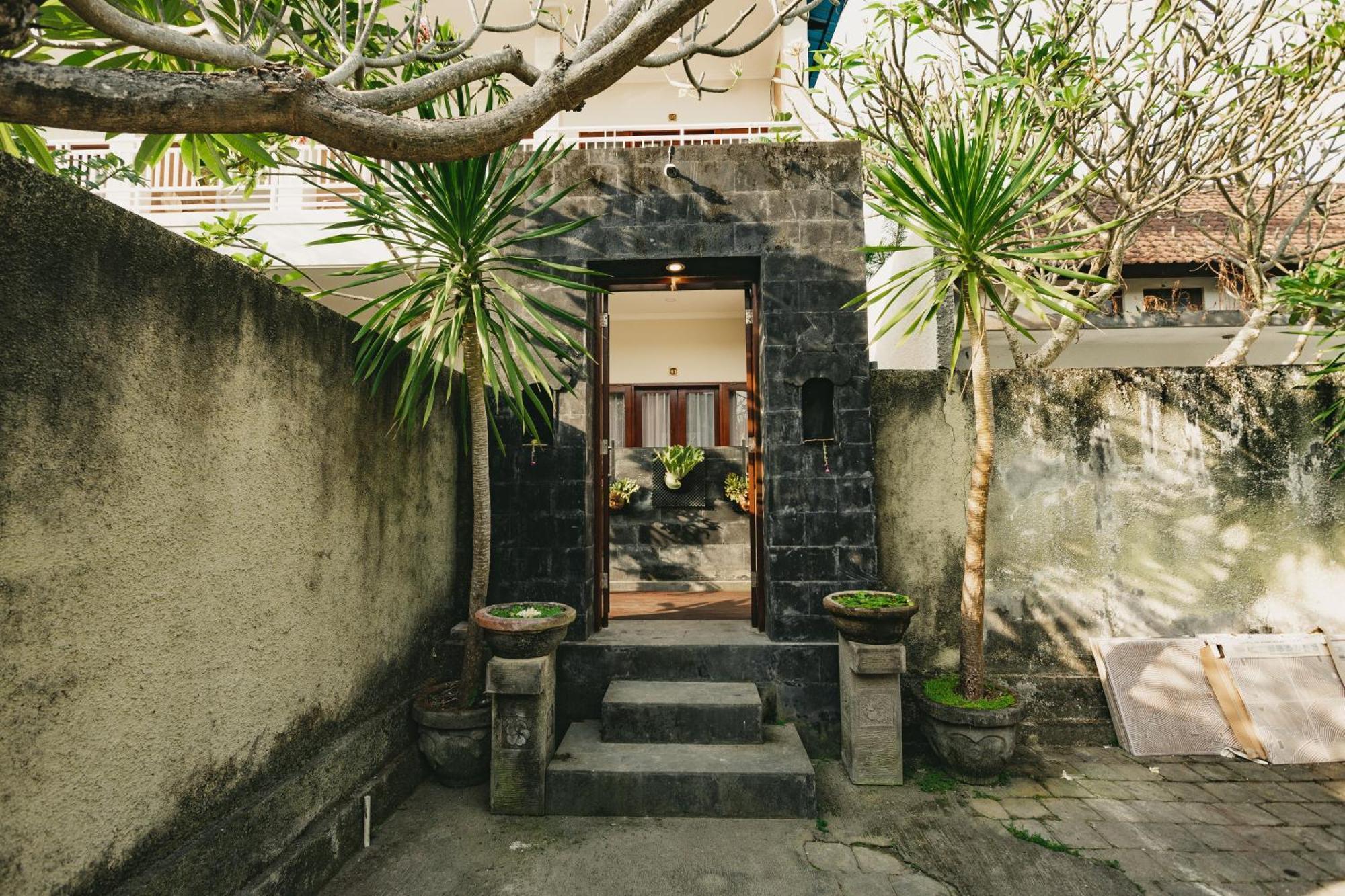 Happy Devi Guesthouse Canggu  Bagian luar foto